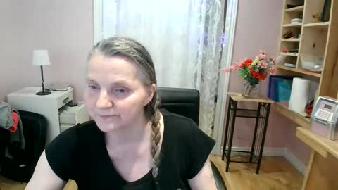 chealsiek online show from May 16, 1:46 am