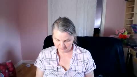 chealsiek online show from June 1, 10:44 pm