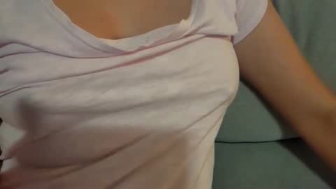 Snapshot of cheeekycouple02 chatting on December 17, 12:56 am Cheeeky couple online show from December 17, 12:56 am