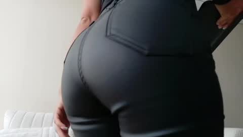 Snapshot of cheek_chic12 chatting on May 14, 9:54 pm Regina Phalange online show from May 14, 9:54 pm