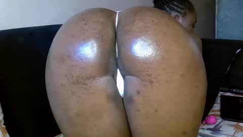 Snapshot of cheeky_charms chatting on June 24, 6:45 am cheeky_charms online show from June 24, 6:45 am
