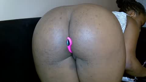 Snapshot of cheeky_charms chatting on June 28, 2:12 pm cheeky_charms online show from June 28, 2:12 pm