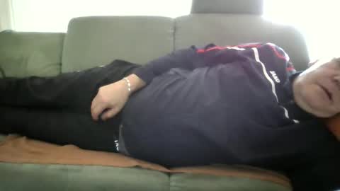 Snapshot of cheesy4444 chatting on October 19, 12:06 pm Tom online show from October 19, 12:06 pm