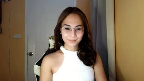 Snapshot of chelly4u69 chatting on February 7, 3:43 am chelly4u69 online show from February 7, 3:43 am