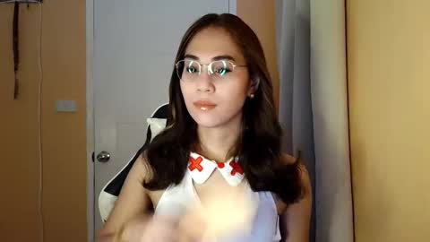 Snapshot of chelly4u69 chatting on February 10, 2:04 am chelly4u69 online show from February 10, 2:04 am