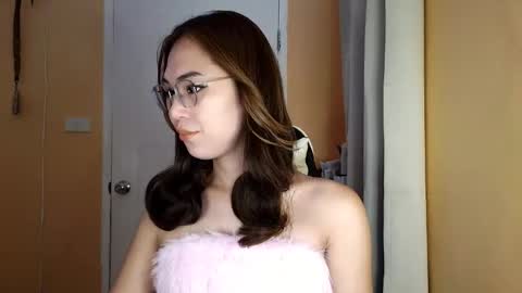 Snapshot of chelly4u69 chatting on February 13, 2:40 am chelly4u69 online show from February 13, 2:40 am