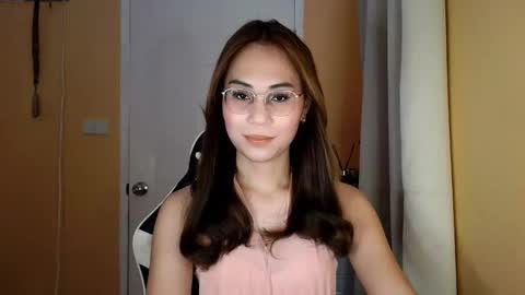 Snapshot of chelly4u69 chatting on February 24, 2:09 am chelly4u69 online show from February 24, 2:09 am