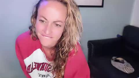 Snapshot of chelseelynn chatting on November 23, 6:24 am chelsee lynn online show from November 23, 6:24 am
