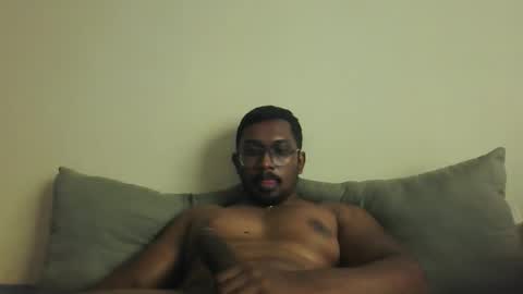 Snapshot of chennaibull1011 chatting on April 26, 5:27 am chennaibull1011 online show from April 26, 5:27 am