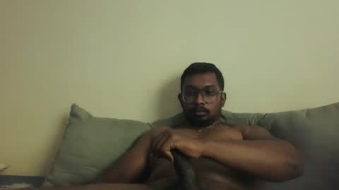 Snapshot of chennaibull1011 chatting on April 28, 5:12 am chennaibull1011 online show from April 28, 5:12 am