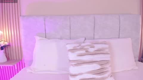Snapshot of cherlyn_1 chatting on May 21, 1:18 pm cherlyn_1 online show from May 21, 1:18 pm