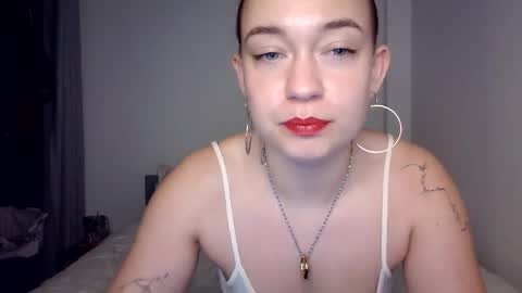 Lola Clyne online show from February 23, 8:06 pm