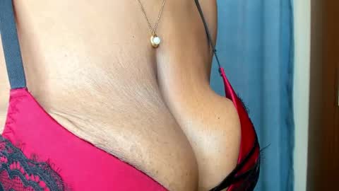 Snapshot of cherry_falls chatting on April 24, 10:56 pm cherry_falls online show from April 24, 10:56 pm