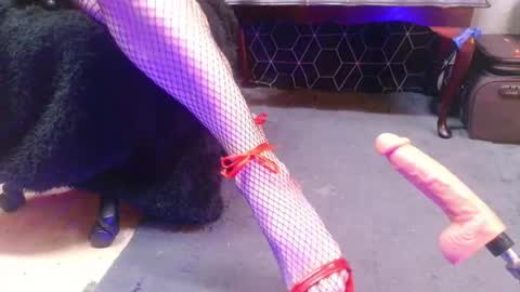 Snapshot of cherry_heels chatting on June 7, 1:10 am Cherry Heels online show from June 7, 1:10 am