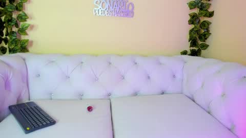 Snapshot of cherry_sussan chatting on December 10, 2:05 am Sussan Cherry online show from December 10, 2:05 am