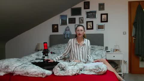 Leonie online show from February 18, 6:48 pm