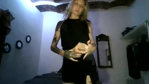 Snapshot of cherryblushxo chatting on April 24, 1:30 am cherryblushxo online show from April 24, 1:30 am
