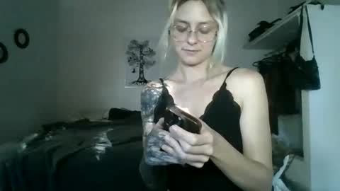 Snapshot of cherryblushxo chatting on May 9, 12:16 am cherryblushxo online show from May 9, 12:16 am