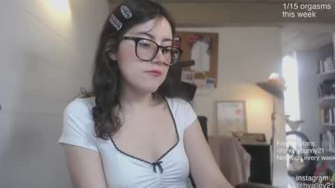 Sarah Prez online show from April 5, 8:39 pm