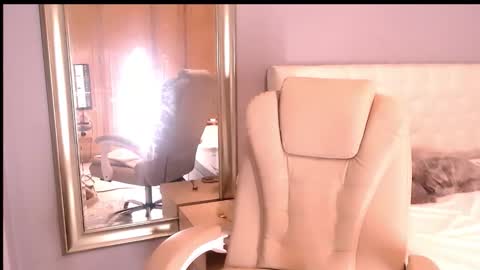 Anna online show from December 5, 1:09 pm