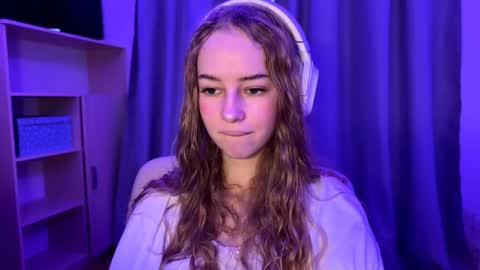 Evie online show from October 31, 6:25 am