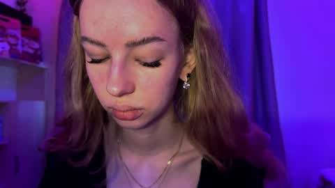 Evie online show from December 5, 11:08 am