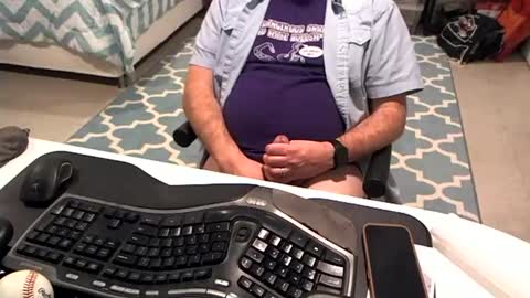 chesbayboy online show from December 3, 6:10 am