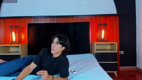 Snapshot of cheys_mast chatting on June 27, 4:34 pm Cheys online show from June 27, 4:34 pm