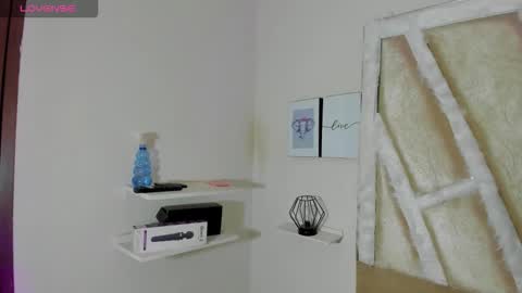 Snapshot of chhloe69 chatting on February 20, 1:11 pm chhloe69 online show from February 20, 1:11 pm