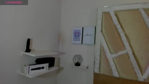 Snapshot of chhloe69 chatting on February 21, 1:56 pm chhloe69 online show from February 21, 1:56 pm