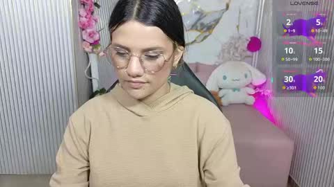 Snapshot of chiara_tay chatting on June 8, 7:03 pm Chiara online show from June 8, 7:03 pm