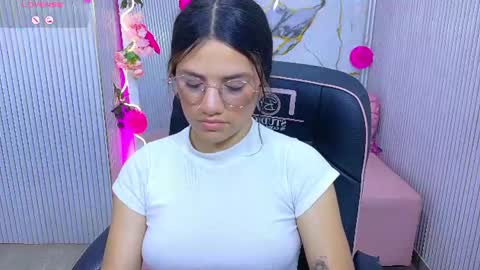 Snapshot of chiara_tay chatting on July 9, 7:18 pm Chiara online show from July 9, 7:18 pm