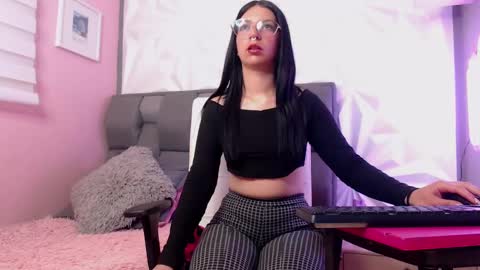 Snapshot of chiaraa_fiore chatting on February 10, 7:49 pm Chiara online show from February 10, 7:49 pm