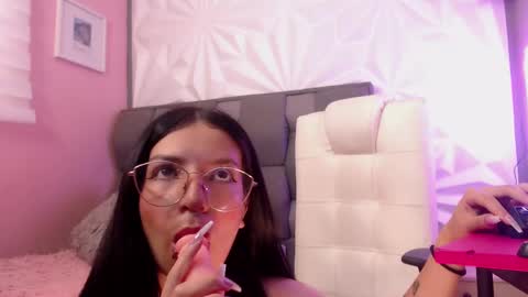 Snapshot of chiaraa_fiore chatting on February 15, 8:01 pm Chiara online show from February 15, 8:01 pm