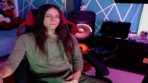 Snapshot of chico_explosivo chatting on October 31, 12:33 am chico_explosivo online show from October 31, 12:33 am