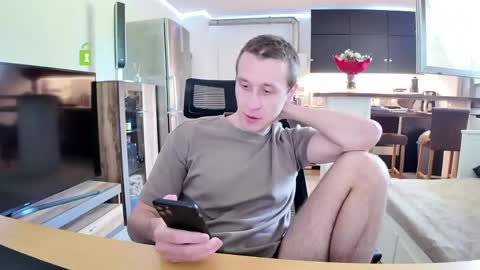 Snapshot of chiksten chatting on May 23, 11:47 am Superman online show from May 23, 11:47 am