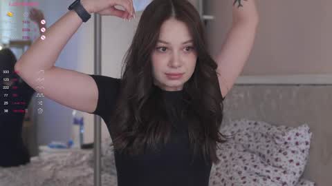 Snapshot of chillgirlll chatting on June 1, 5:42 am Nicole online show from June 1, 5:42 am