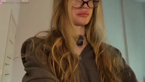 Snapshot of chillgoddess chatting on May 15, 12:34 pm Goddess Vika - owner of all ur money online show from May 15, 12:34 pm
