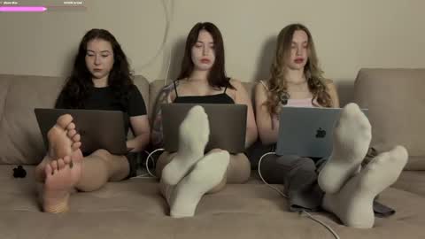 Snapshot of chillgoddess chatting on May 18, 6:36 pm Goddess Vika - owner of all ur money online show from May 18, 6:36 pm