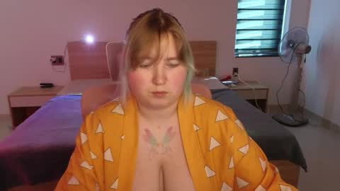 Snapshot of chimberwol chatting on May 1, 7:13 am Chim-Chim online show from May 1, 7:13 am