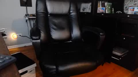 Snapshot of chiphoneman chatting on January 15, 11:21 am chiphoneman online show from January 15, 11:21 am