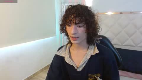 chipi_tay online show from February 7, 7:50 pm