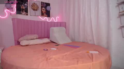 Snapshot of chiquibumbun chatting on January 16, 4:49 am sophia online show from January 16, 4:49 am