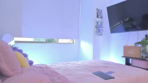 CHLOE online show from March 5, 6:15 pm