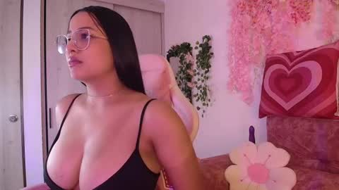 Snapshot of chloe__moon_ chatting on June 19, 4:17 am chloe__moon_ online show from June 19, 4:17 am