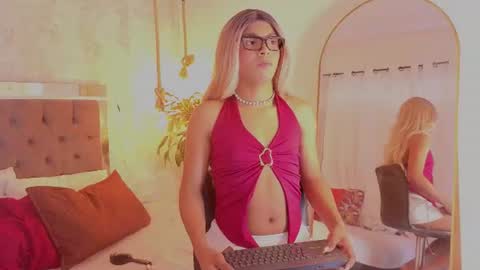 Snapshot of chloe_bronze chatting on June 30, 7:26 pm Chloe online show from June 30, 7:26 pm