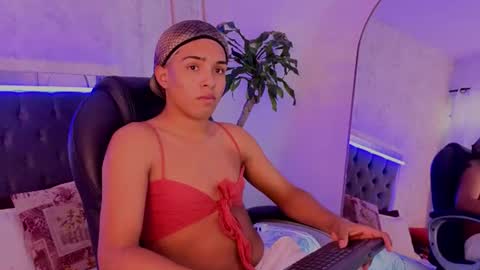 Snapshot of chloe_bronze chatting on August 3, 7:06 pm Chloe online show from August 3, 7:06 pm