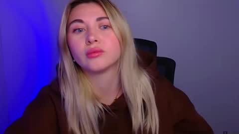 Chloe online show from November 19, 9:20 am