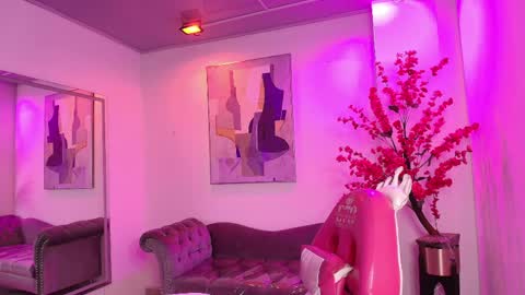 Chloe online show from April 12, 11:26 am