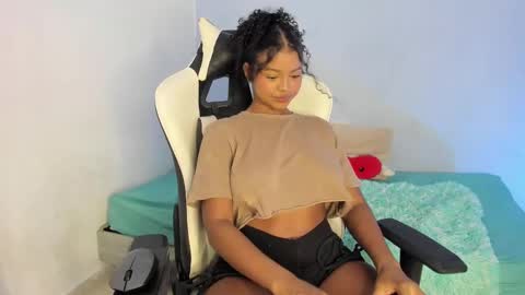 chloe online show from March 10, 7:50 pm